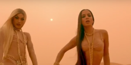 Pabllo Vittar e Anitta no clipe de “Sua Cara”