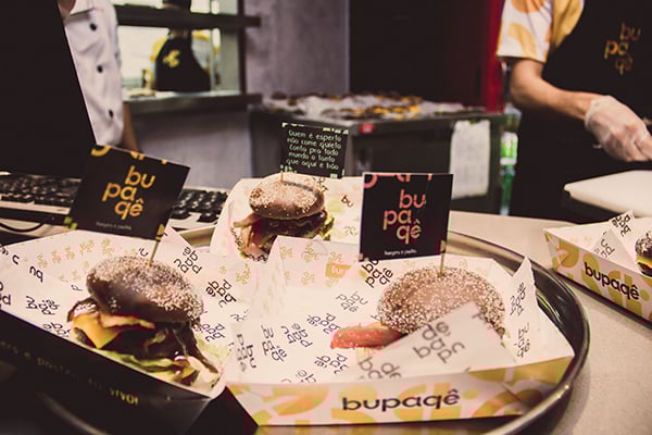 Com 55 mil combinações, você escolhe como vai ser o seu burger ou seu pastel