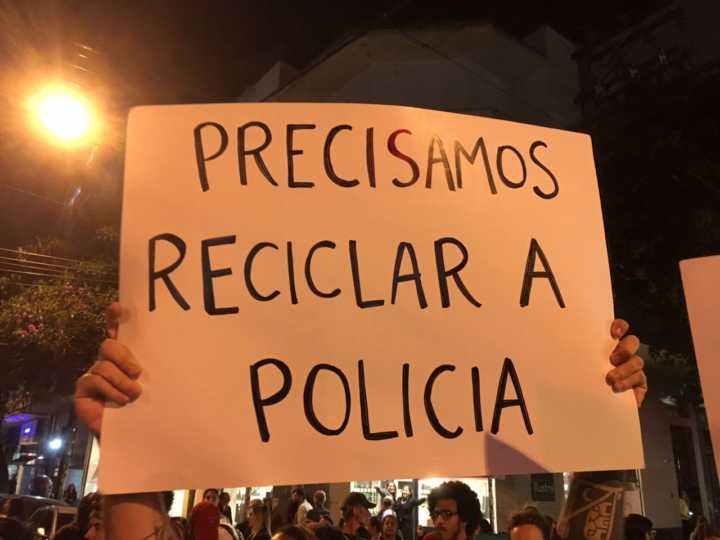 Manifestantes protestam contra morte de carroceiro por policial