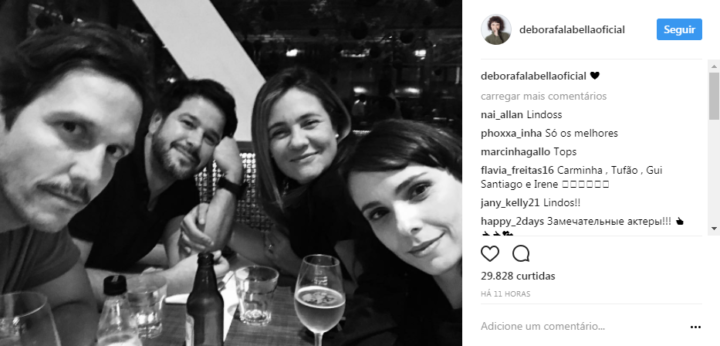 Débora Falabella posta fotos com Adriana Esteves, Vladimir Brichta e Murilo Benício e web vai à loucura