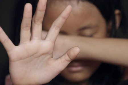 Menina de 13 anos foi vítima de estupros coletivos dentro de colégio no Rio de Janeiro
