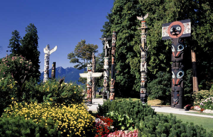 Área dos totens indígenas no Stanley Park, um dos cartões-postais de Vancouver
