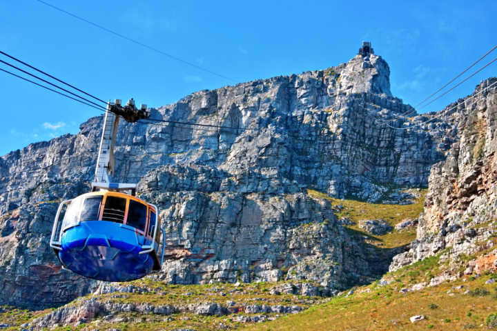 Bondinho leva turistas ao topo da Table Mountain, na Cidade de Cabo