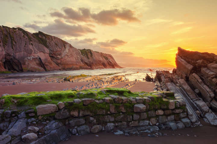 O belíssimo litoral basco foi cotado para ser o set da principal reviravolta da trama nesta sétima temporada