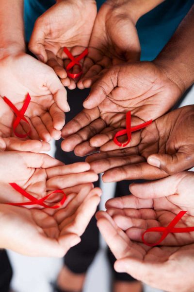 Adolescentes e jovens entre 15 e 24 anos apresentam risco particularmente alto de infecção pelo vírus HIV