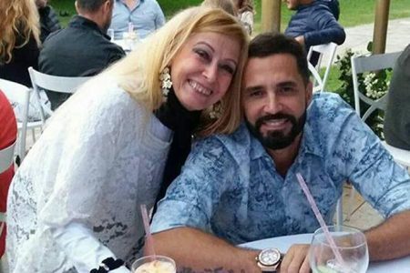 Mãe de Latino acusa o filho de tê-la bloqueado nas redes sociais