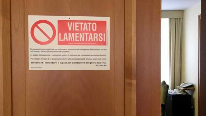 Papa Francisco coloca aviso em sua porta do quarto: “proibido reclamar”