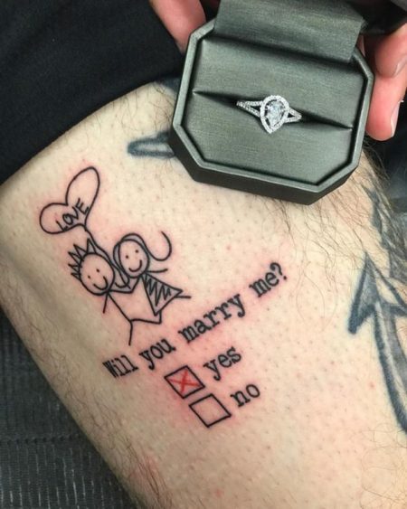 Pedido de casamento e tatuagem combinam sim!