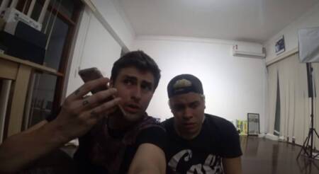 Rezende Evil em um dos vídeos de seu canal que fala sobre um suposto invasor