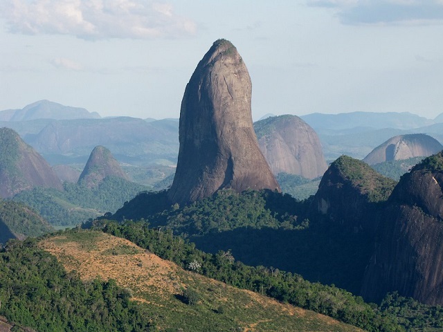 Pedra da Agulha, Pancas