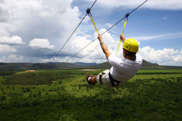 Tirolesa sobre a Chapada dos Veadeiros