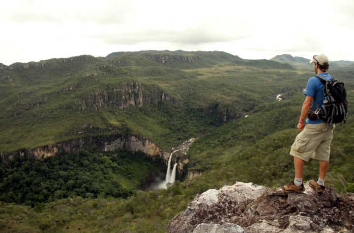 Vista da queda de 120 metros do Salto do Rio Preto I, na Chapada dos Veadeiros