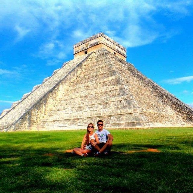 O casal em Chichén Itzá, no México