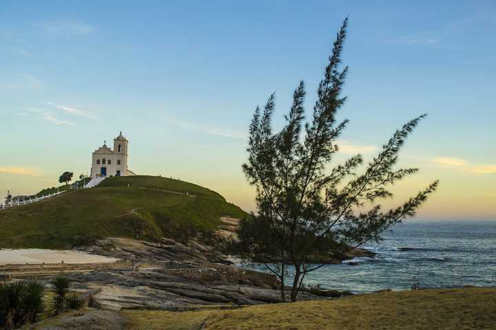 Vista da Igreja de Nossa Senhora de Nazareth, em Saquarema