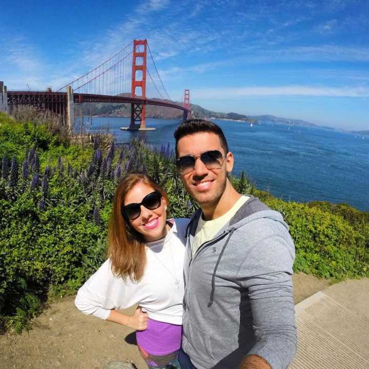 Gabriel e Lívia Lorenzi em San Francisco, nos EUA; casal administra 21 blogs de viagem