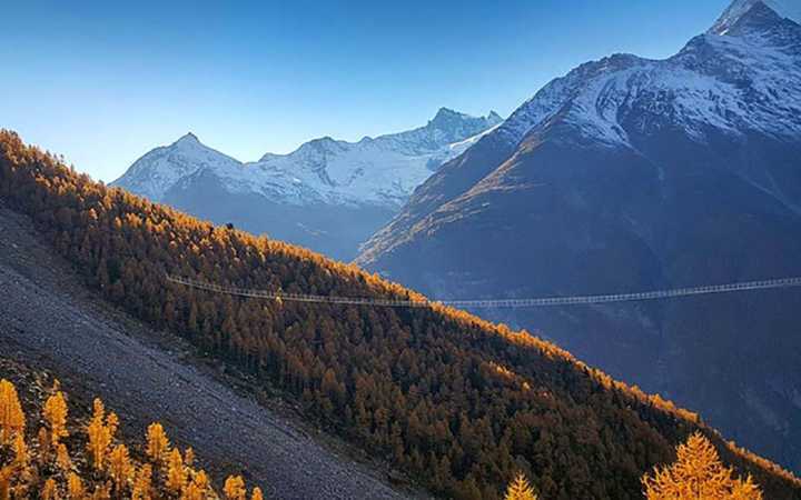 A ponte liga as cidades de Zermatt e Grächen ao longo da trilha Europaweg