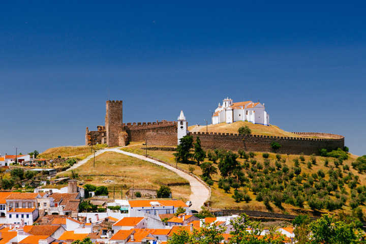 Vista do castelo de Arraiolos, em românico-gótico construído no início do século 14