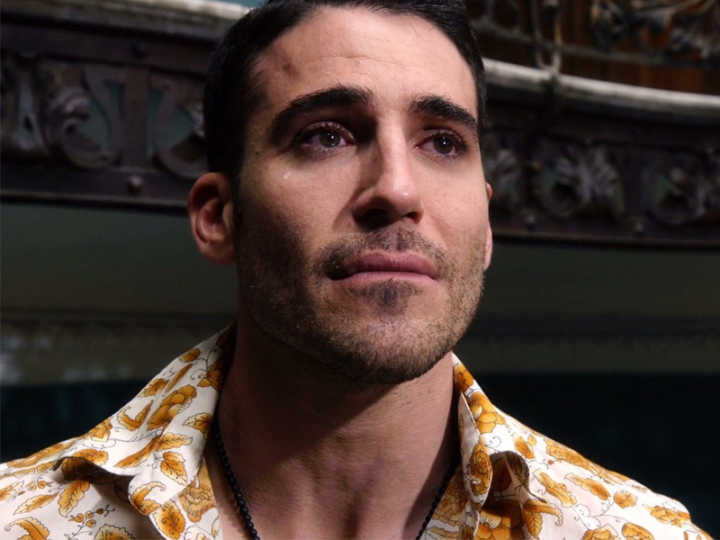 Miguel Angel Silvestre como o personagem Lito em Sense8