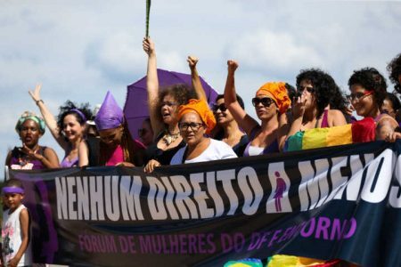 Mulheres do Distrito Federal fazem ato contra a perda de direitos