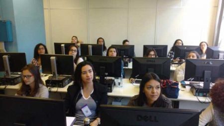 O Reprograma vai capacitar 25 mulheres no curso de programação