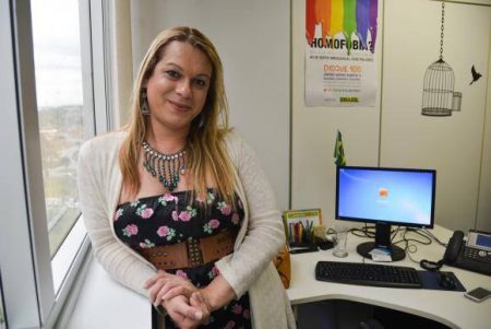 Symmy atualmente trabalha na Secretaria Setorial Nacional LGBT do PT