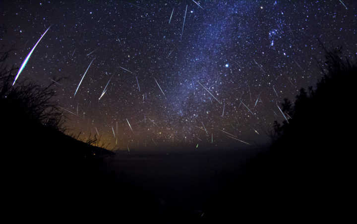 Chuva de meteoros Perseidas iluminam o céu em agosto de 2009