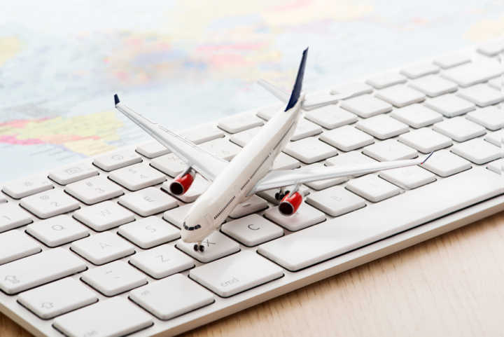 A busca pela economia na hora de viajar mobilizou inclusive as agências de viagens on-line