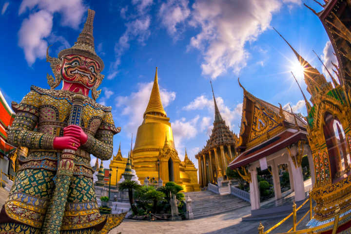 Vista do templo do Buda de esmeralda, um dos principais da Tailândia, na Ásia