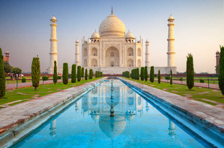 O Taj Mahal, um dos cartões-postais mais famosos do mundo