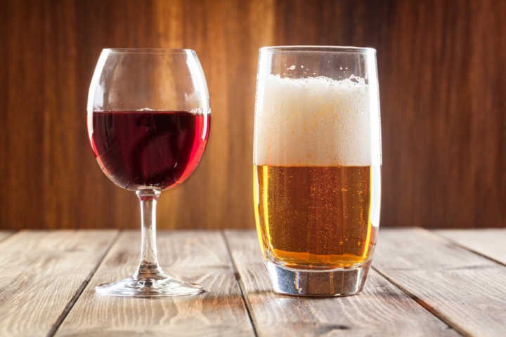 Pessoas que ingerem bebidas alcoólicas em excesso têm maior risco