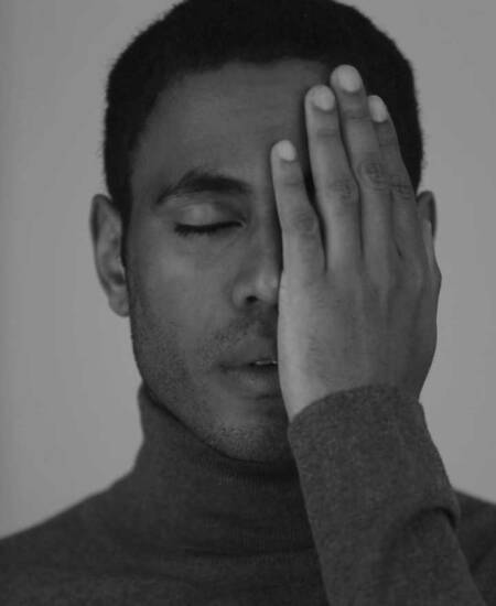 Ícaro Silva posta foto provocativa em rede social: “filé de rã”