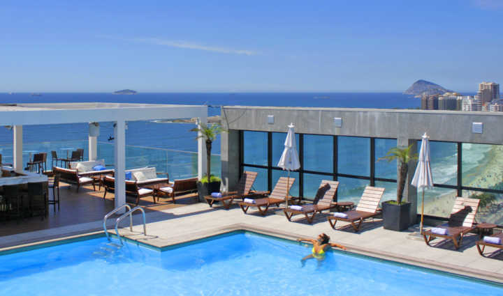 Vista da piscina do Pestana Rio Atlântica, no Rio de Janeiro, um dos participantes da promoção