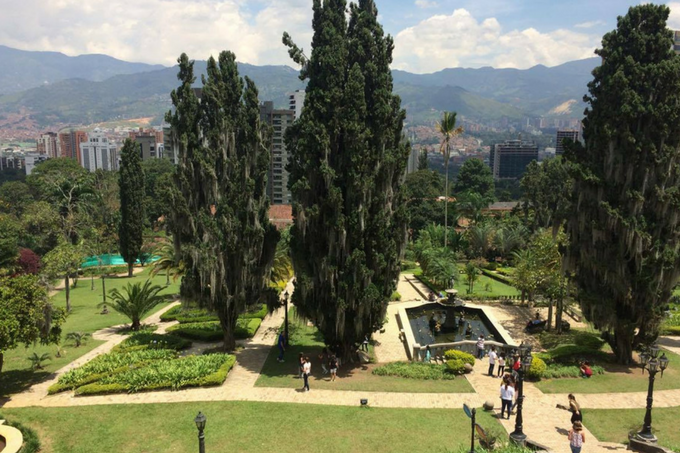 Os jardins do Museo El Castillo têm uma bela vista da cidade e espaço para piquenique