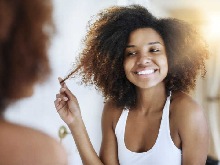 As buscas por cabelos afro cresceram 309% nos últimos 2 anos