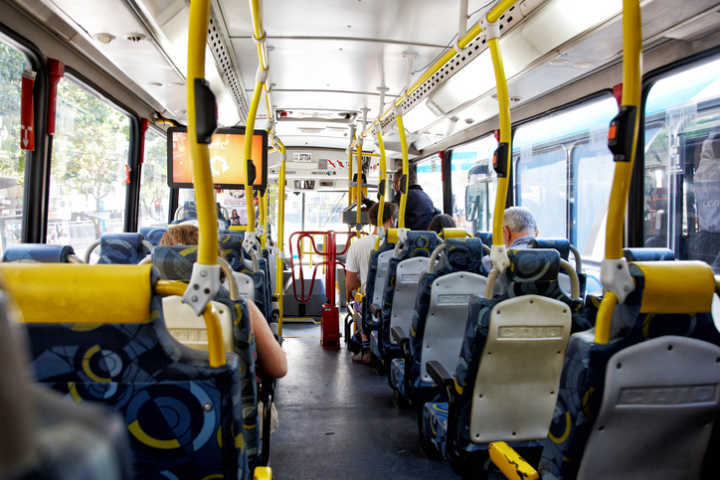 Jovem é vítima de assédio sexual dentro de ônibus em São Paulo