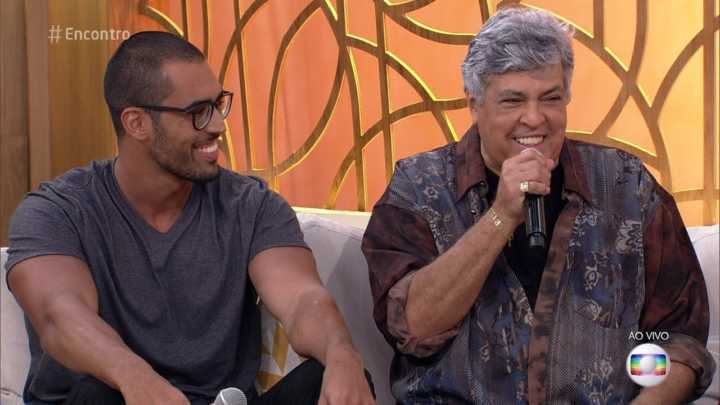 Sidney Magal e seu filho gato aparecem no “Encontro” e revelam desconforto familiar