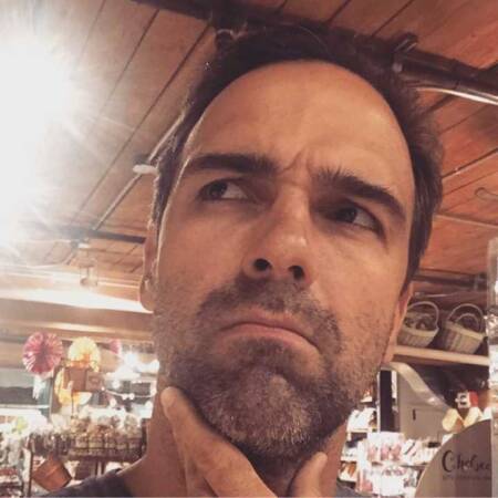 Tadeu Schmidt brincou com sua “monocelha” dos tempos de 15 anos