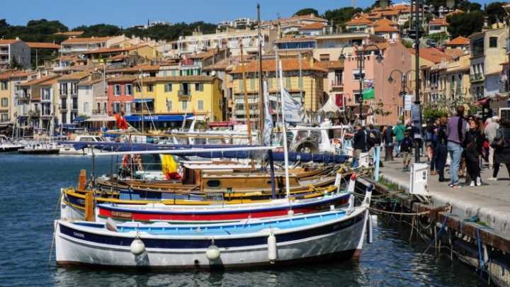 Marina de Cassis, uma das inúmeras cidades que margeiam a Riviera Francesa