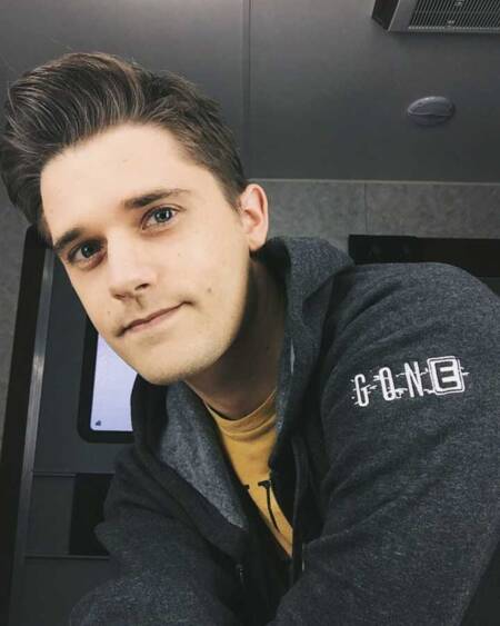 Andy Mientus é bissexual assumido
