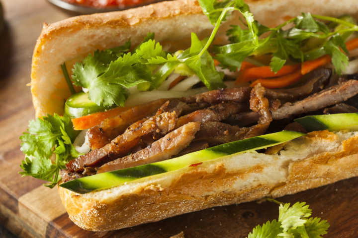 O o bánh mì é resultado da influência francesa no Sudeste Asiático