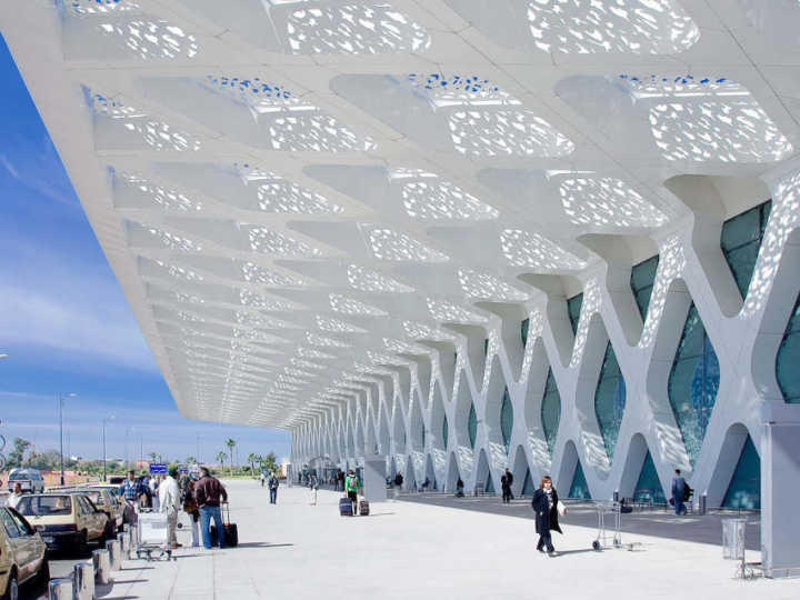 Área externa do novo aeroporto de Marrakech