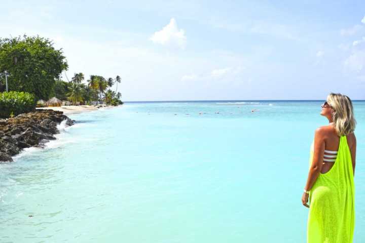 Praia de Pigeon Point na ilha de Tobago, Trinidad e Tobago