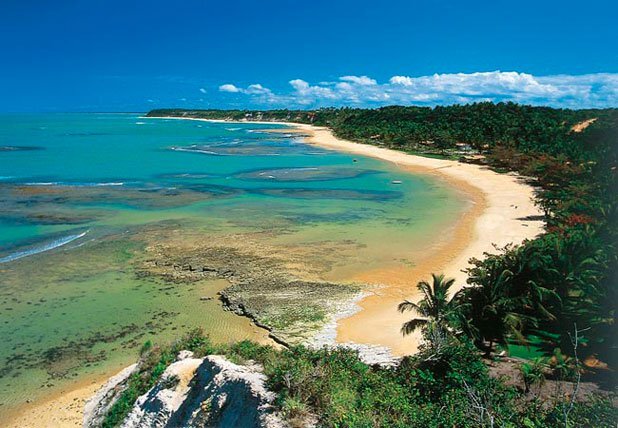 A praia do Espelho é um local é muito calmo, ideal para quem busca tranquilidade e relaxamento durante as férias