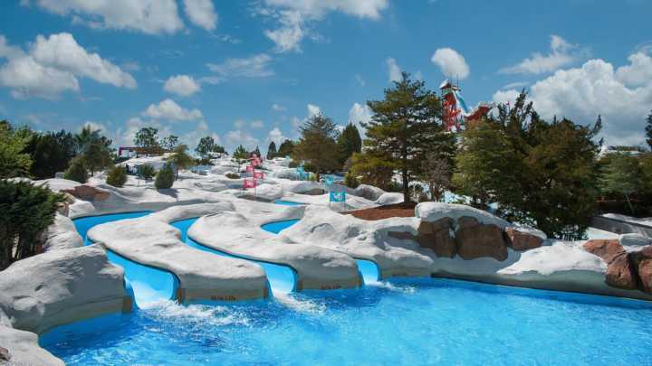 O Blizzard Beach recria uma estação de esqui no calor da Flórida