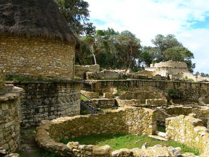 Vista das ruínas da fortaleza de Kuelap