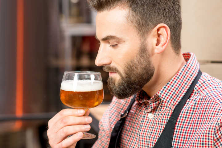 Já pensou trabalhar três horas por semana, degustando diferentes tipos de cerveja?