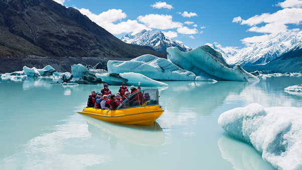 Visitar uma geleira na Nova Zelândia é mais fácil do que se pensa, seja a pé, de barco ou de helicóptero
