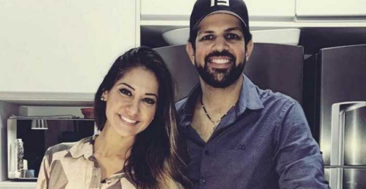 Mayra Cardi posa ao lado do sertanejo Sorocaba