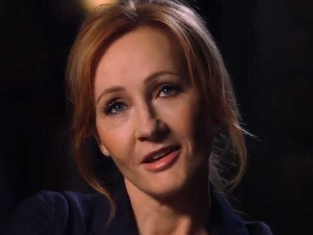 J.K. Rowling é acusada de curtir publicação preconceituosa