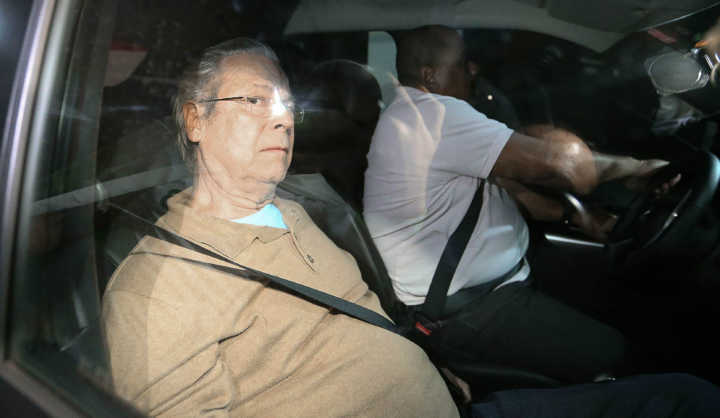 Em maio de 2017, o ex-ministro José Dirceu chega a sua casa em Brasília após habeas corpus